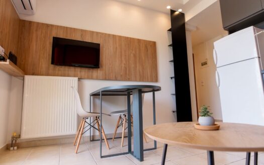 ΔΙΑΜΕΡΙΣΜΑ ΜΕ ΘΕΑ ΣΤΗ ΘΑΛΑΣΣΑ 40 m2 ΚΑΙ ΚΑΤΟΙΚΗΣΙΜΗ ΑΠΟΘΗΚΗ 17 m2 !