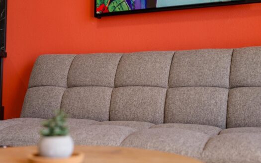 ΔΙΑΜΕΡΙΣΜΑ ΜΕ ΘΕΑ ΣΤΗ ΘΑΛΑΣΣΑ 40 m2 ΚΑΙ ΚΑΤΟΙΚΗΣΙΜΗ ΑΠΟΘΗΚΗ 17 m2 !